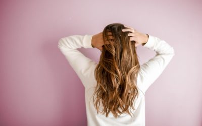 5 façons de donner du volume à mes cheveux